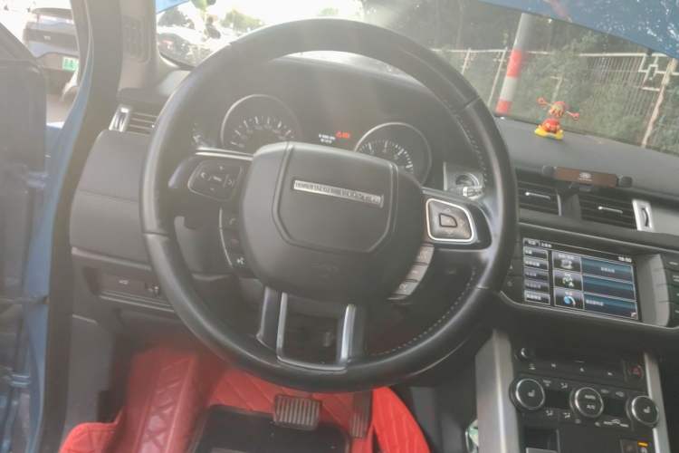 Used Land Rover Range Evoque 2014 2.0T 5-Door Luxury Edition Steering Wheel