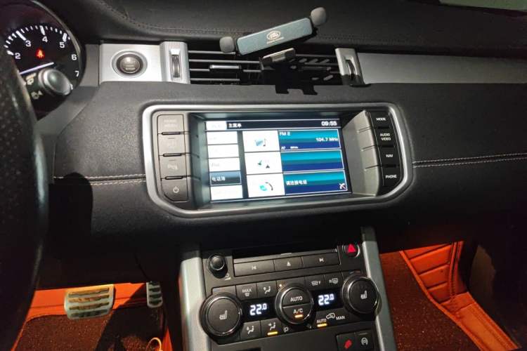 Used Land Rover Range Evoque 2014 2.0T 5-Door Ignite Edition Audio And AC Panel