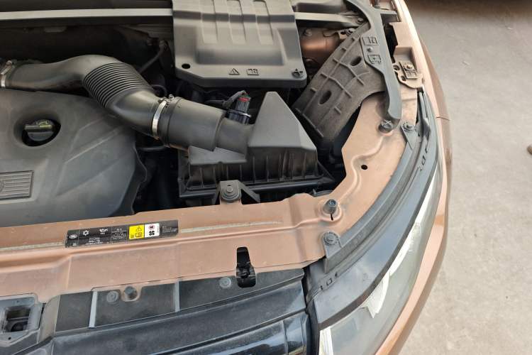 Used Land Rover Range Evoque 2014 2.0T 5-Door Ignite Edition Engine Bay Left