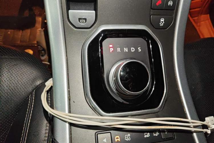Used Land Rover Range Evoque 2014 2.0T 5-Door Ignite Edition Gear Lever