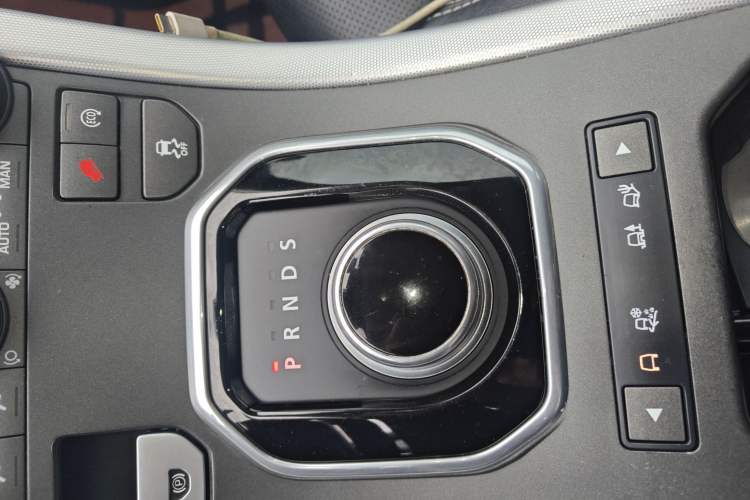 Used Land Rover Range Evoque 2014 2.0T 5-Door Ignite Edition Gear Lever