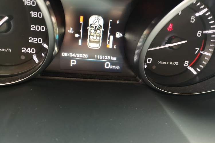 Used Land Rover Range Evoque 2014 2.0T 5-Door Luxury Edition Odometer Close Up