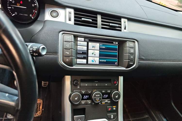 Used Land Rover Range Evoque 2014 2.0T 5-Door Ignite Edition Audio And AC Panel