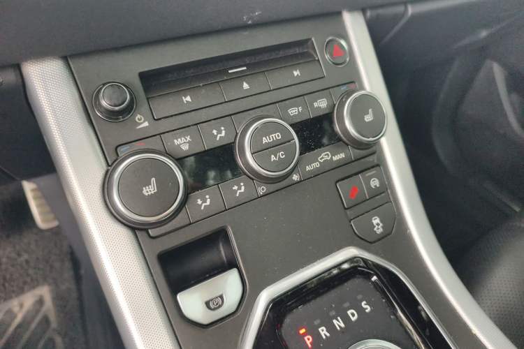 Used Land Rover Range Evoque 2014 2.0T 5-Door Ignite Edition Audio And AC Panel