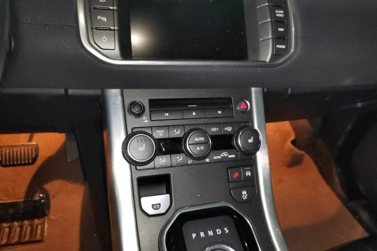 Used Land Rover Range Evoque 2014 2.0T 5-Door Luxury Edition Audio And AC Panel