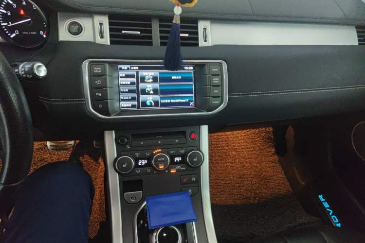 Used Land Rover Range Evoque 2014 2.0T 5-Door Ignite Edition Audio And AC Panel