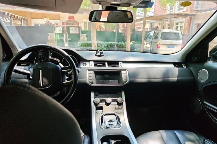 Used Land Rover Range Evoque 2014 2.0T 5-Door Ignite Edition Center Console