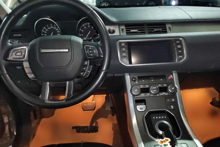 Used Land Rover Range Evoque 2014 2.0T 5-Door Luxury Edition Center Console