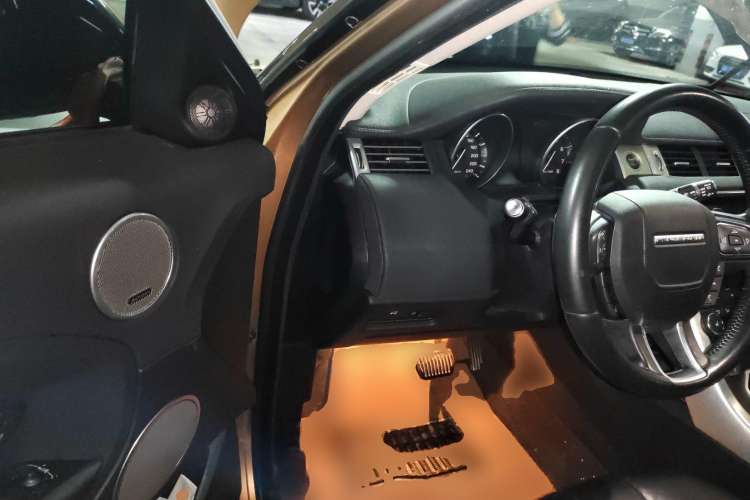 Used Land Rover Range Evoque 2014 2.0T 5-Door Luxury Edition Driver Seat