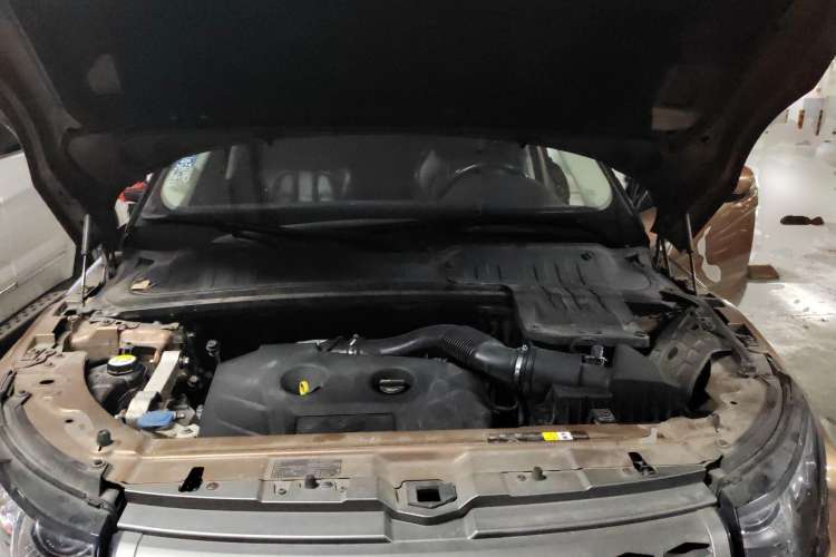 Used Land Rover Range Evoque 2014 2.0T 5-Door Luxury Edition Engine Bay