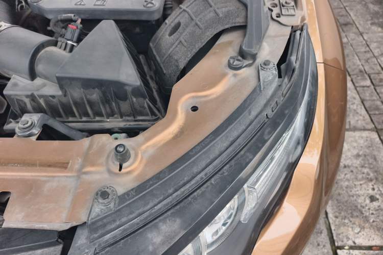 Used Land Rover Range Evoque 2014 2.0T 5-Door Ignite Edition Engine Bay Left