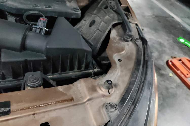 Used Land Rover Range Evoque 2014 2.0T 5-Door Luxury Edition Engine Bay Left