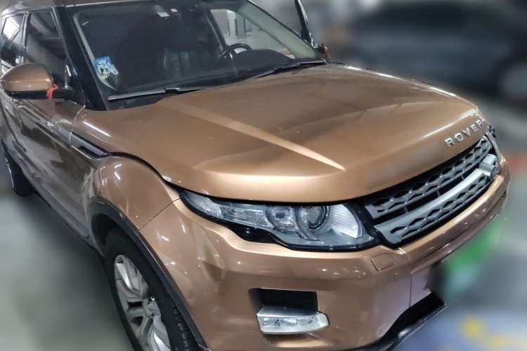 Used Land Rover Range Evoque 2014 2.0T 5-Door Luxury Edition Front Right 45 Deg