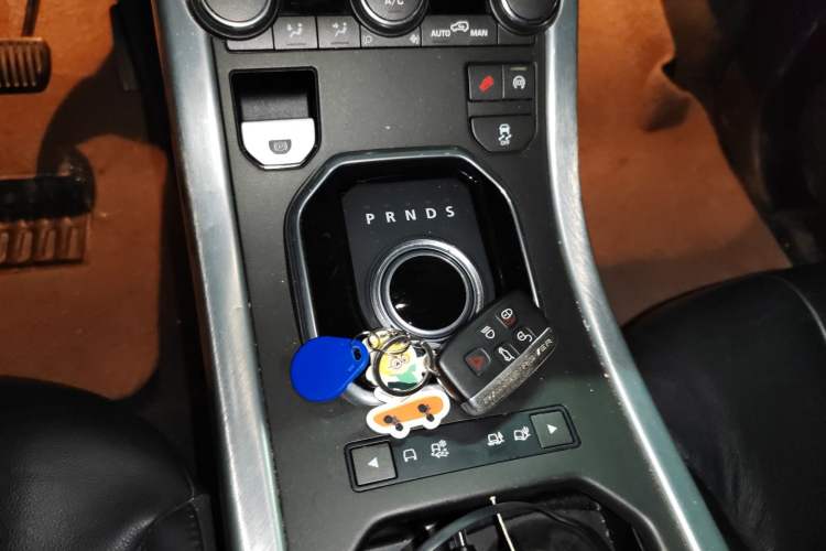 Used Land Rover Range Evoque 2014 2.0T 5-Door Luxury Edition Gear Lever
