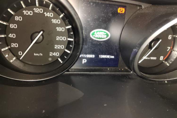 Used Land Rover Range Evoque 2014 2.0T 5-Door Luxury Edition Odometer Close Up