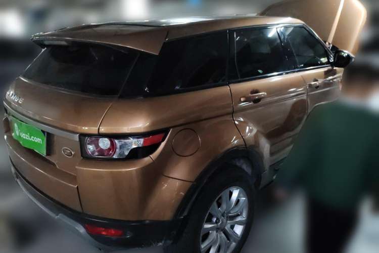 Used Land Rover Range Evoque 2014 2.0T 5-Door Luxury Edition Rear Right 45 Deg
