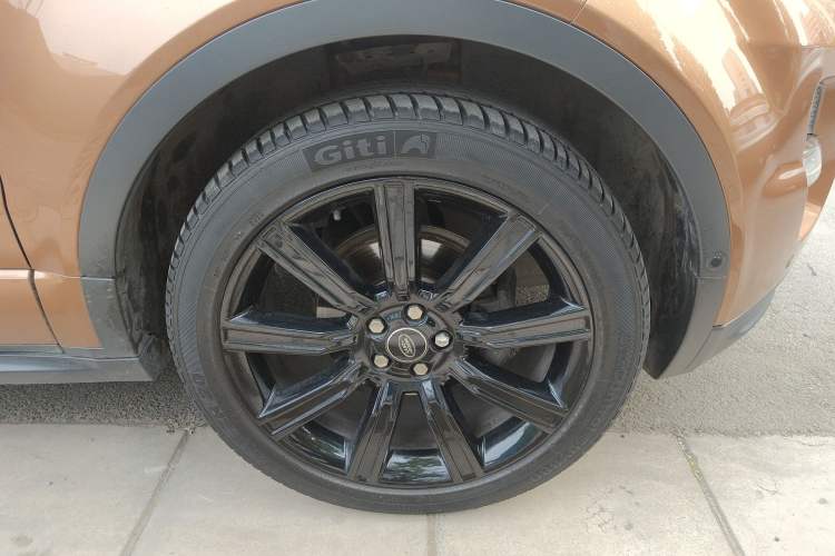 Used Land Rover Range Evoque 2014 2.0T 5-Door Limited Edition Right Front Wheel Hub