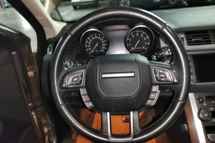 Used Land Rover Range Evoque 2014 2.0T 5-Door Luxury Edition Steering Wheel