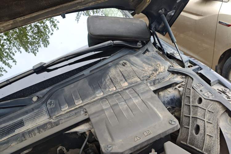 Used Land Rover Range Evoque 2014 2.0T 5-Door Ignite Edition Engine Bay Left