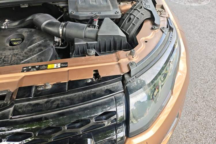 Used Land Rover Range Evoque 2014 2.0T 5-Door Limited Edition Engine Bay Left