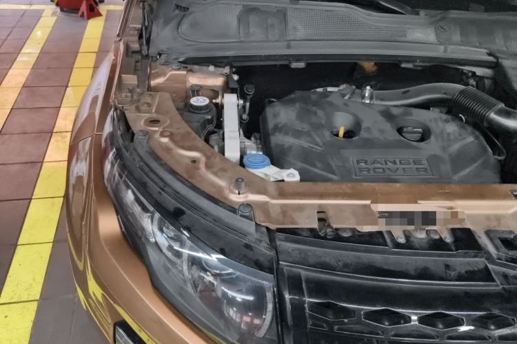 Used Land Rover Range Evoque 2014 2.0T 5-Door Limited Edition Engine Bay Right