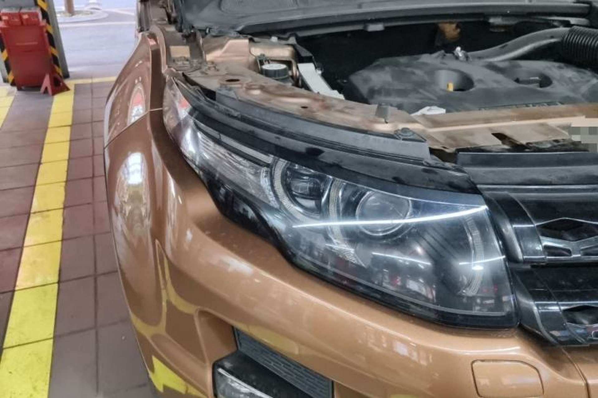 Used Land Rover Range Evoque 2014 2.0T 5-Door Limited Edition Right Front Headlight