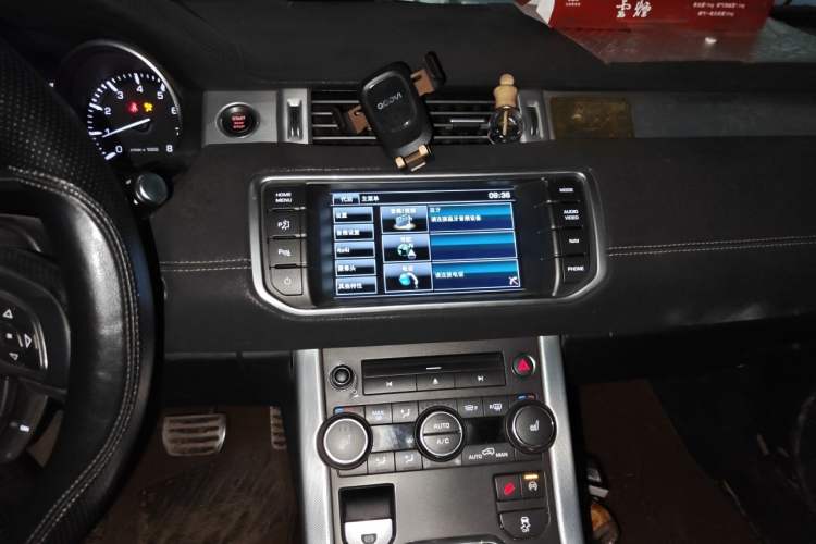 Used Land Rover Range Evoque 2014 2.0T 5-Door Ignite Edition Audio And AC Panel