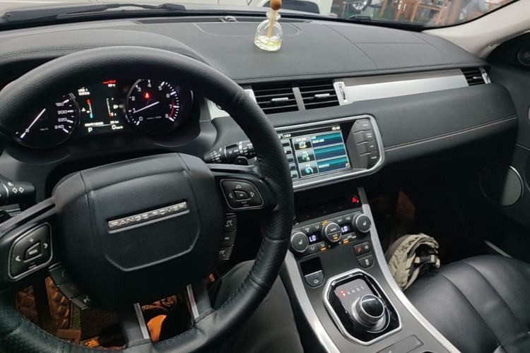 Used Land Rover Range Evoque 2014 2.0T 5-Door Ignite Edition Center Console