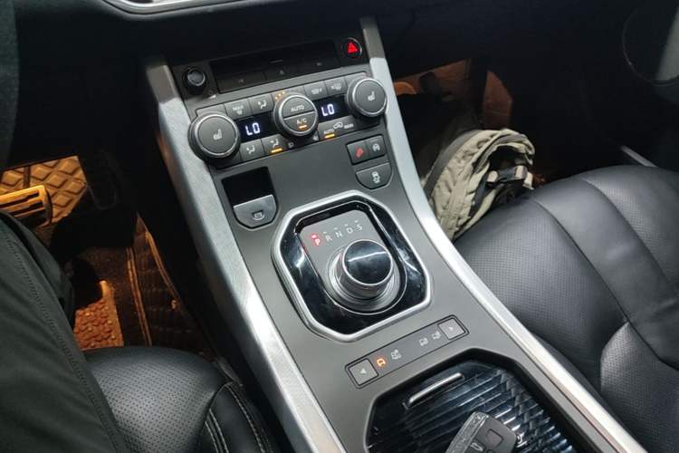 Used Land Rover Range Evoque 2014 2.0T 5-Door Ignite Edition Gear Lever