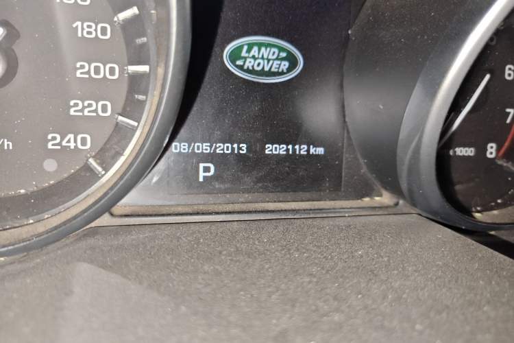 Used Land Rover Range Evoque 2014 2.0T 5-Door Ignite Edition Odometer Close Up