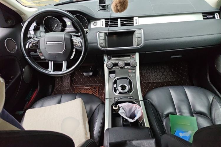 Used Land Rover Range Evoque 2014 2.0T 5-Door Luxury Edition Center Console