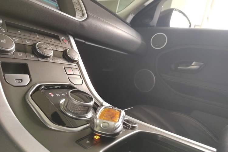Used Land Rover Range Evoque 2014 2.0T 5-Door Ignite Edition Gear Lever