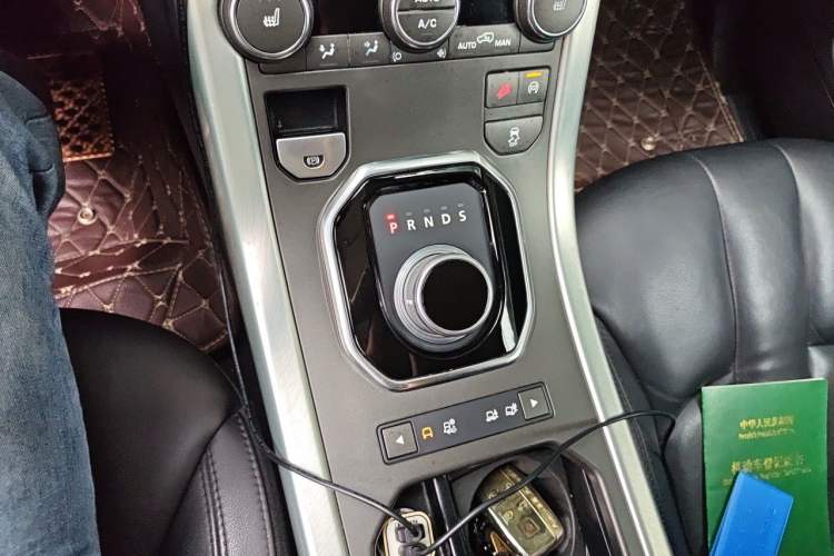 Used Land Rover Range Evoque 2014 2.0T 5-Door Luxury Edition Gear Lever