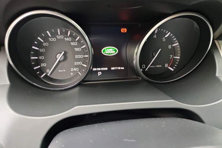Used Land Rover Range Evoque 2014 2.0T 5-Door Luxury Edition Odometer Close Up