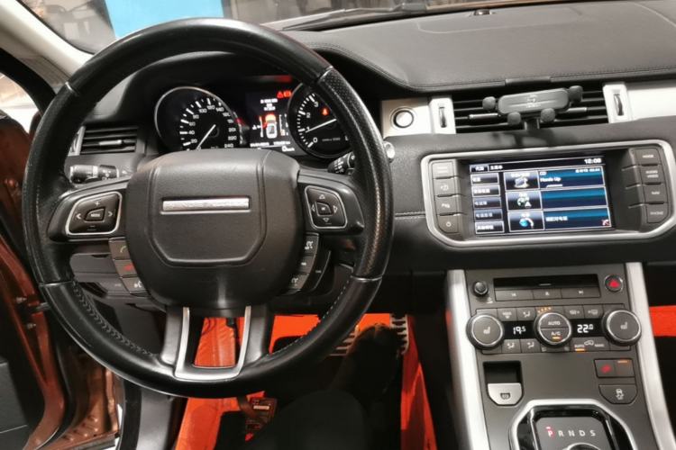 Used Land Rover Range Evoque 2014 2.0T 5-Door Ignite Edition Center Console