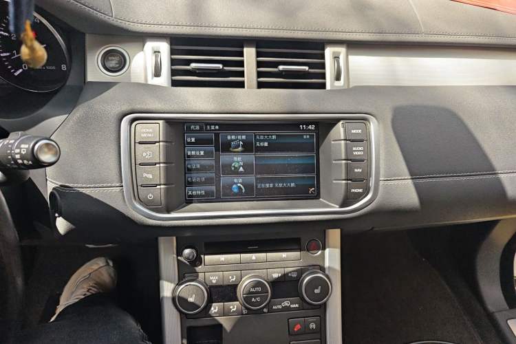 Used Land Rover Range Evoque 2014 2.0T 5-Door Ignite Edition Audio And AC Panel
