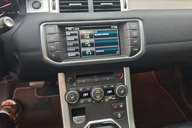 Used Land Rover Range Evoque 2014 2.0T 5-Door Luxury Edition Audio And AC Panel