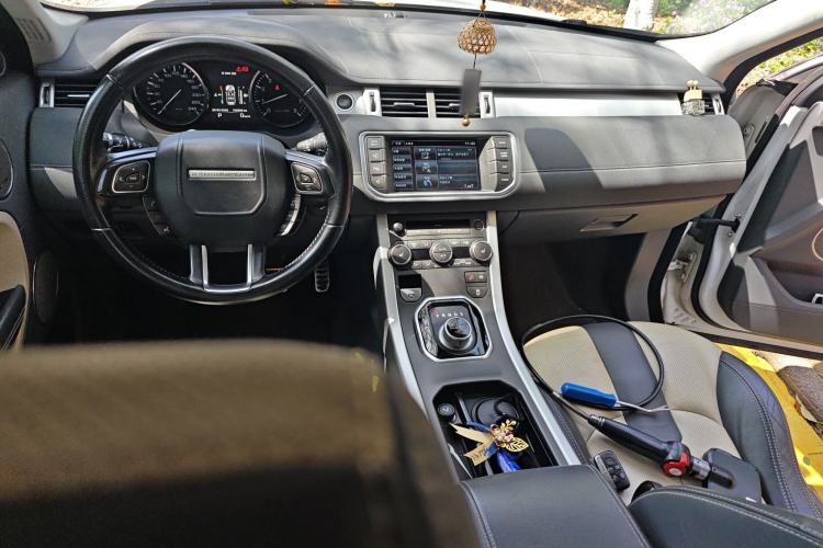 Used Land Rover Range Evoque 2014 2.0T 5-Door Ignite Edition Center Console