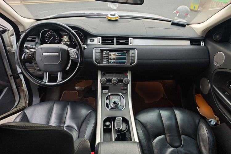 Used Land Rover Range Evoque 2014 2.0T 5-Door Luxury Edition Center Console