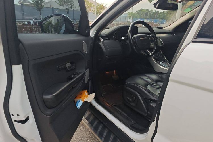 Used Land Rover Range Evoque 2014 2.0T 5-Door Luxury Edition Driver Seat