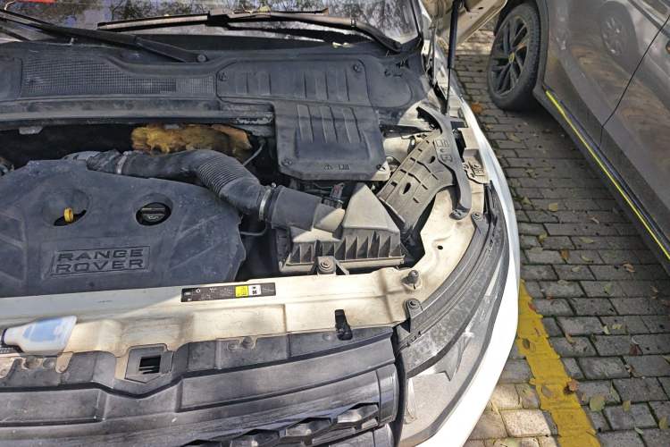 Used Land Rover Range Evoque 2014 2.0T 5-Door Ignite Edition Engine Bay Left