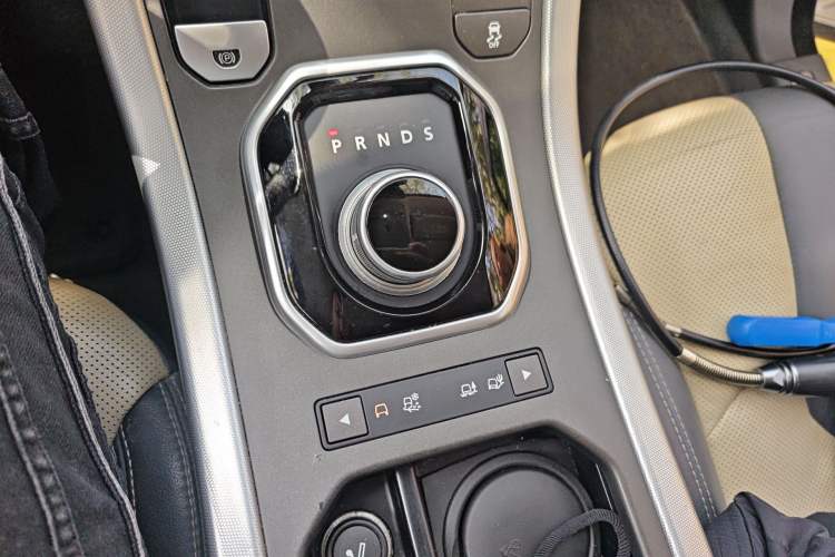 Used Land Rover Range Evoque 2014 2.0T 5-Door Ignite Edition Gear Lever