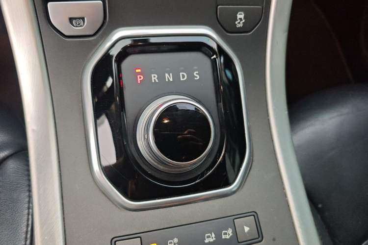 Used Land Rover Range Evoque 2014 2.0T 5-Door Luxury Edition Gear Lever