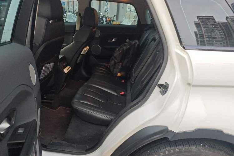 Used Land Rover Range Evoque 2014 2.0T 5-Door Luxury Edition Left Rear Seat