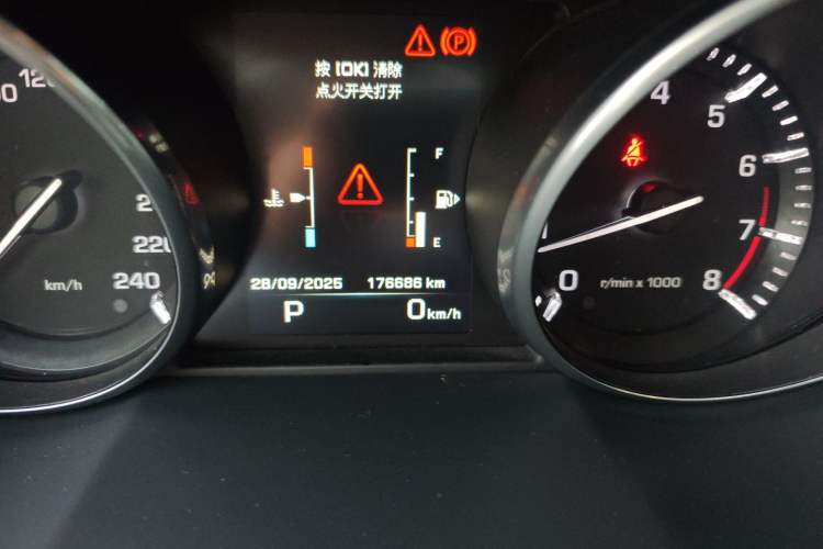 Used Land Rover Range Evoque 2014 2.0T 5-Door Luxury Edition Odometer Close Up