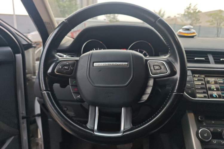 Used Land Rover Range Evoque 2014 2.0T 5-Door Luxury Edition Steering Wheel