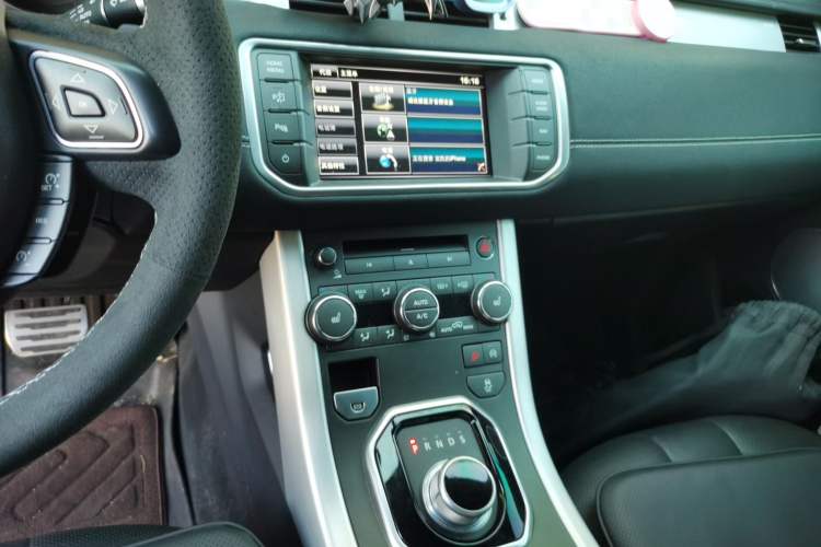 Used Land Rover Range Evoque 2014 2.0T 5-Door Ignite Edition Audio And AC Panel