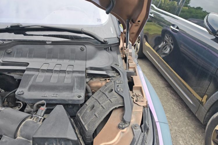 Used Land Rover Range Evoque 2014 2.0T 5-Door Ignite Edition Engine Bay Left