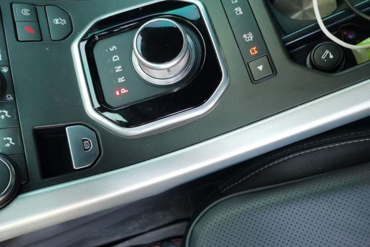Used Land Rover Range Evoque 2014 2.0T 5-Door Ignite Edition Gear Lever
