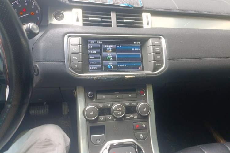 Used Land Rover Range Evoque 2014 2.0T 5-Door Luxury Edition Audio And AC Panel